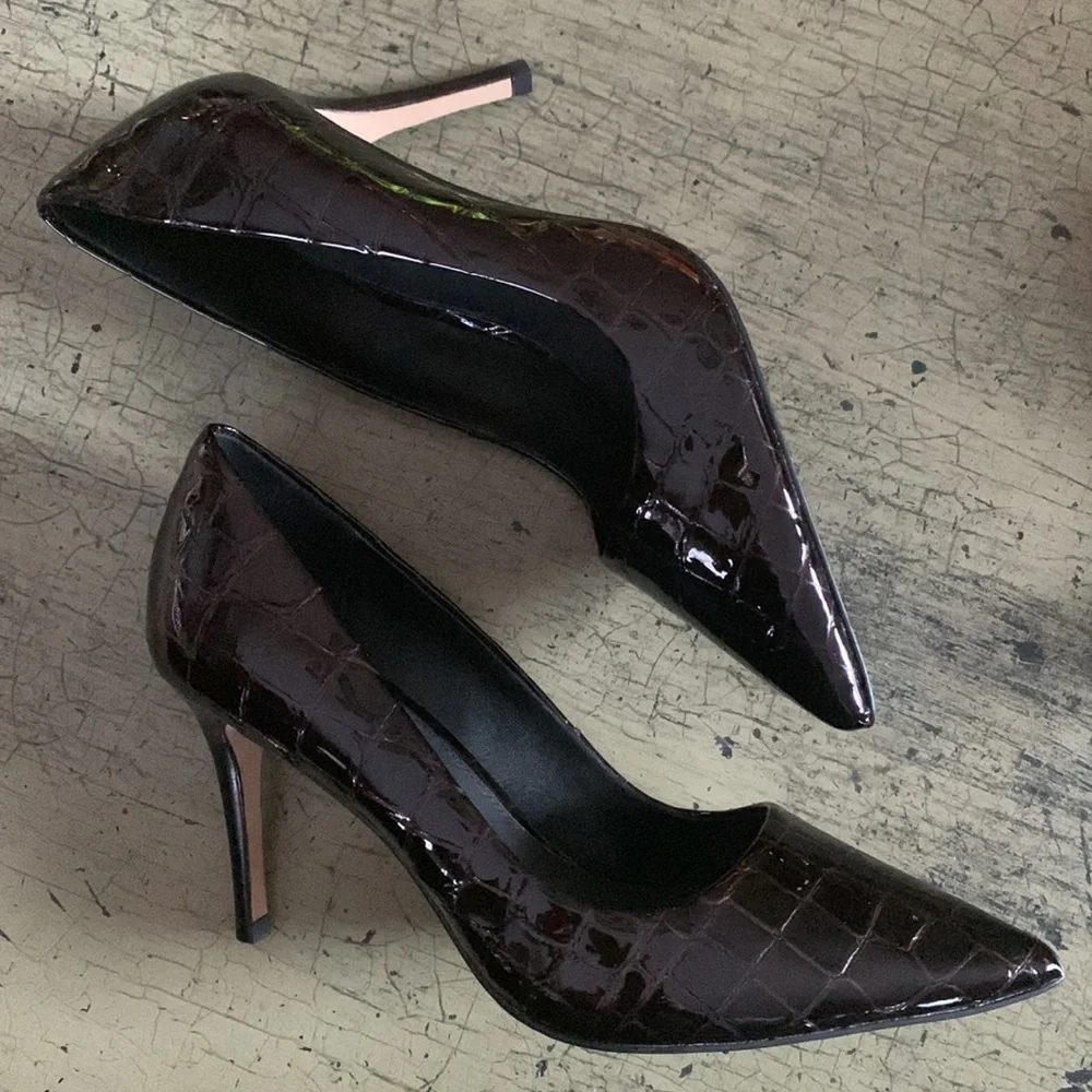 NWOB ELIE TAHARI Roma Crocodile Embossed Patent Leather Pumps